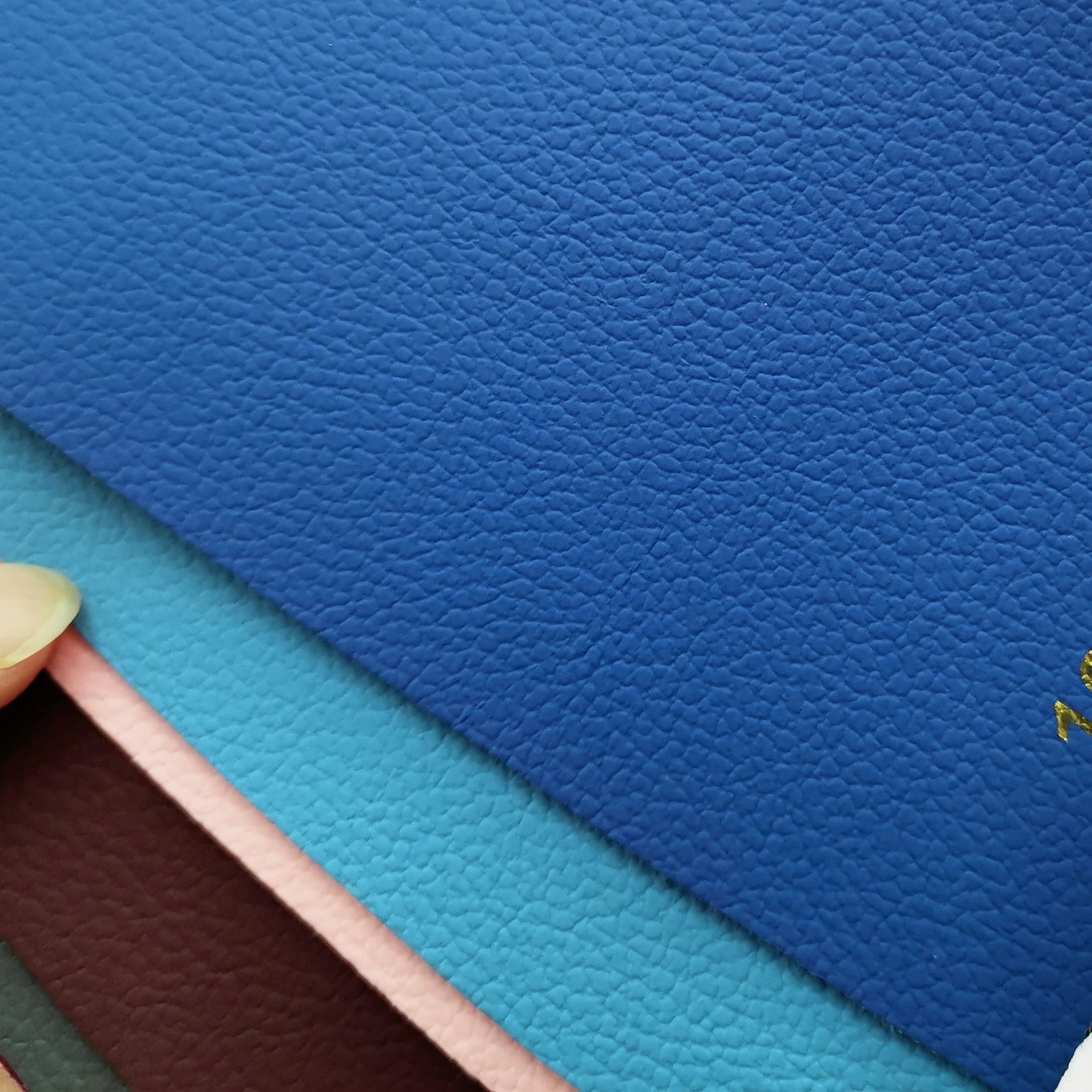 Waterproof Elastic Embossed Marine Vinyl Fabric PVC Leather Roll Artificial Leather Boat Sofa Furniture Scratch Golf Bags