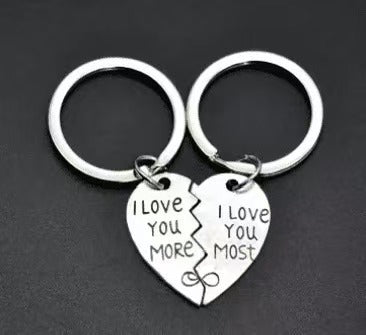 Mother's Day Keychain Women's Rose Gold Engraved Flower Pendant Keychain Love Puzzle Keychain Set